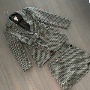 New GORGEOUS H&M matching set: polyester wool acrylic nylon- XS jacket & 6 skirt